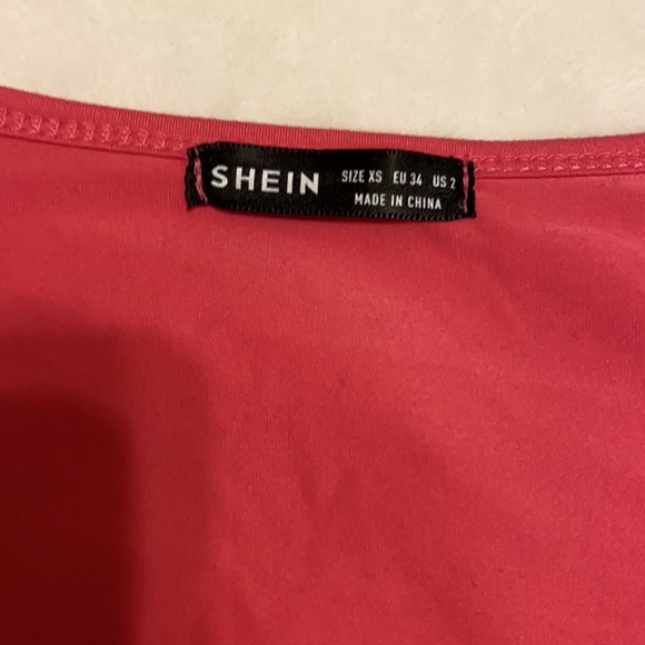 Pink butterfly primo and cut shirt - Picture 2 of 3